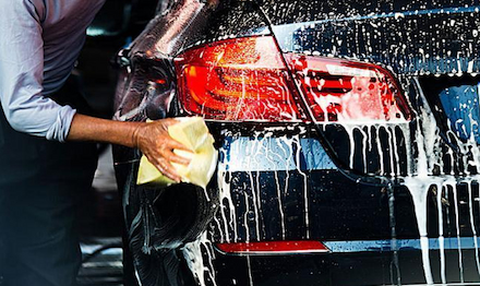 Agente antiespumante para limpieza de automóviles