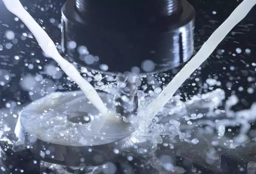 Causas y efectos de la formación de espuma en el fluido de corte de metales