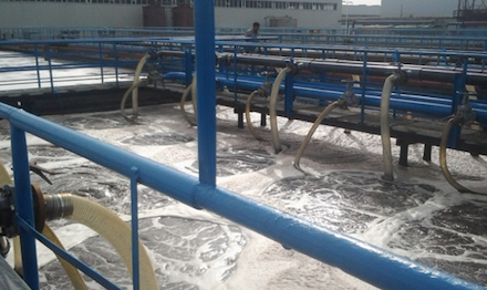 Tratamiento de aguas residuales domésticas: comprensión de la formación y los peligros de la espuma